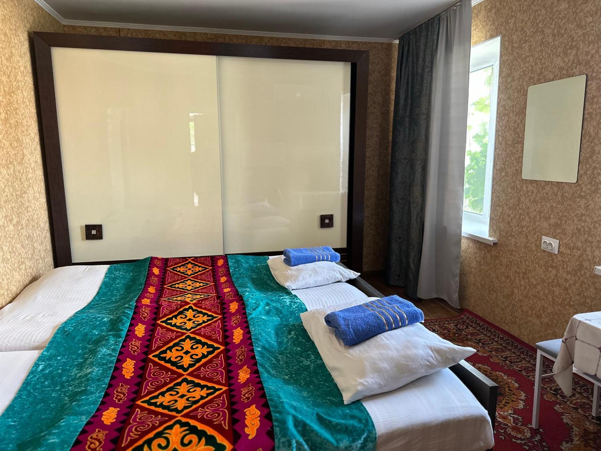 Tunduk Hostel Bishkek Esterno foto