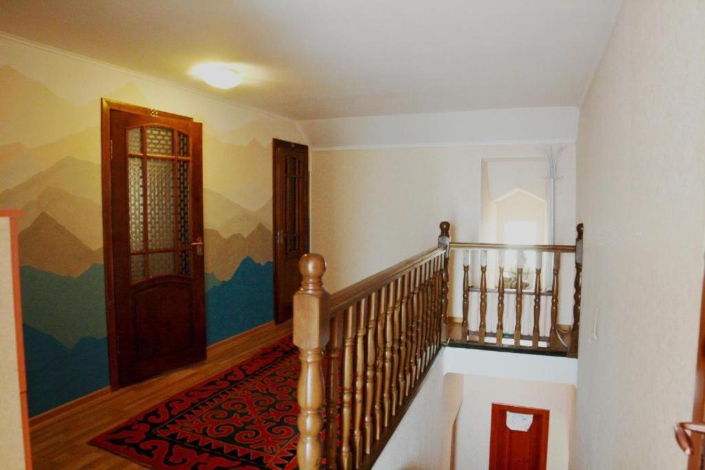 Tunduk Hostel Bishkek Esterno foto