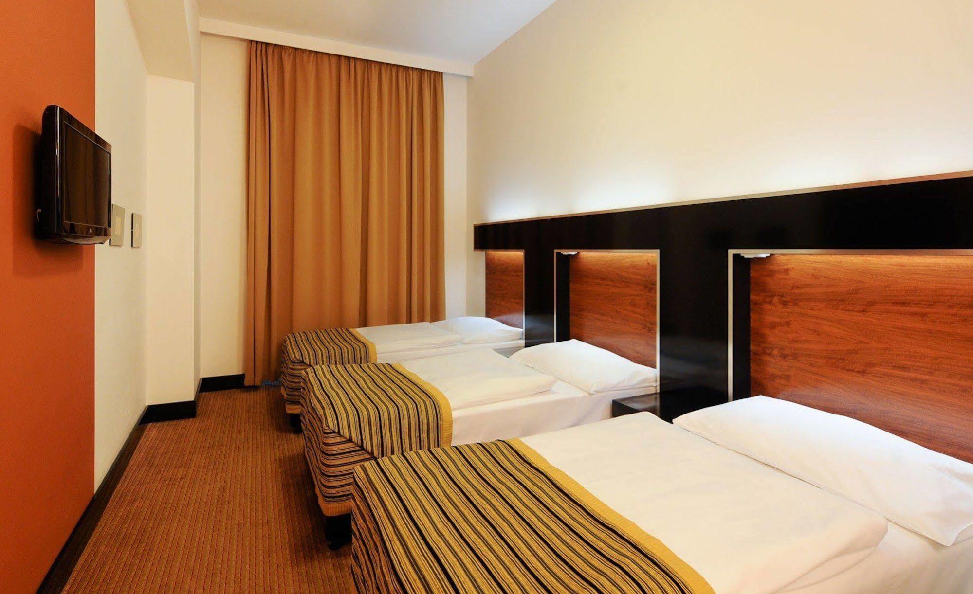 Tunduk Hostel Bishkek Esterno foto